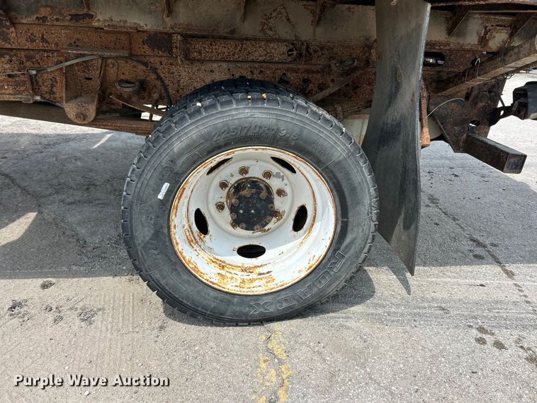 image for item FT6095 2003 Ford F450 Super Duty XL Crew Cab dump flatbed truck