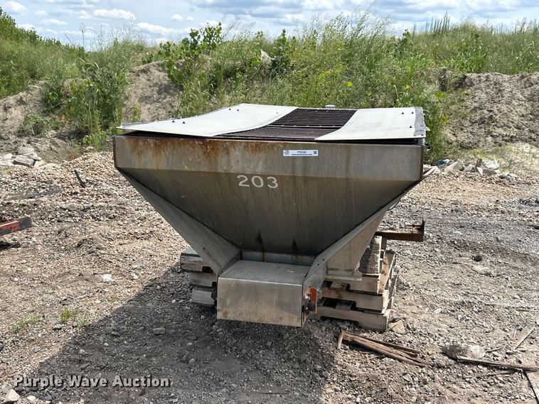 image for item FT6100 Swenson salt spreader