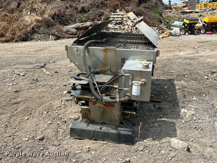 image for item FT6101 Western Ice Breaker salt spreader