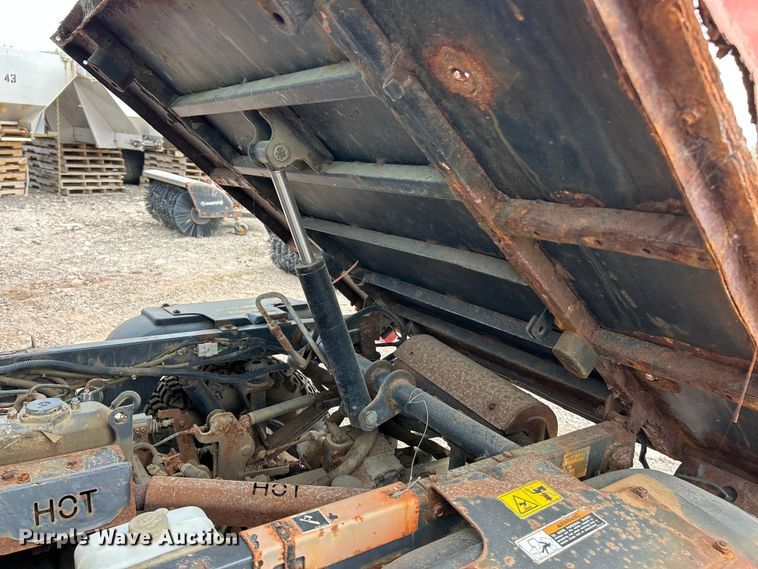 image for item FT6102 2001 Kubota RTV1100 utility vehicle