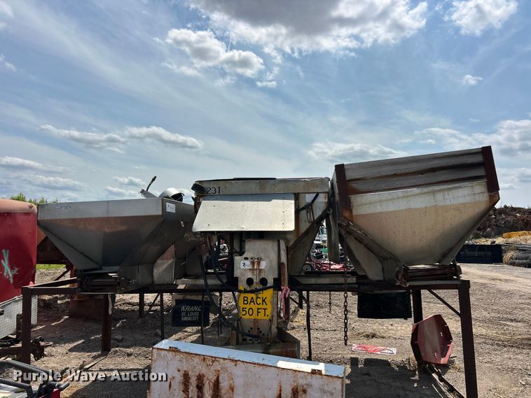 image for item FT6104 (3) salt spreaders