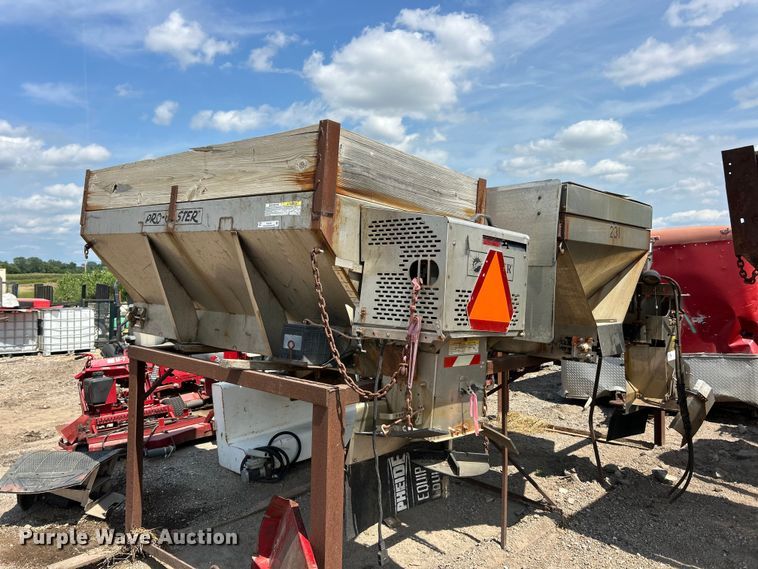 image for item FT6104 (3) salt spreaders