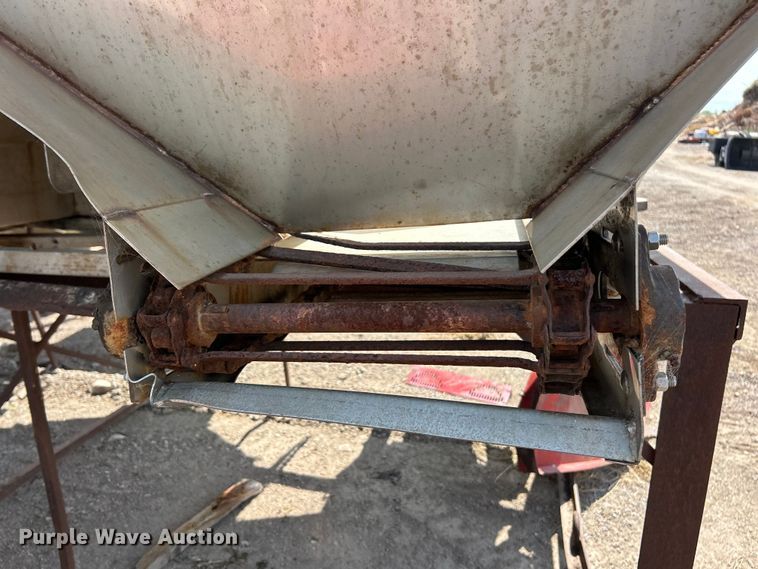image for item FT6104 (3) salt spreaders