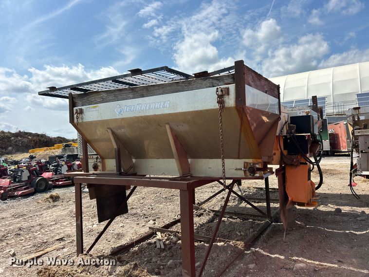 image for item FT6105 (4) salt spreaders