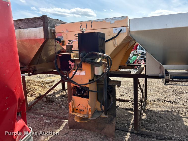 image for item FT6105 (4) salt spreaders