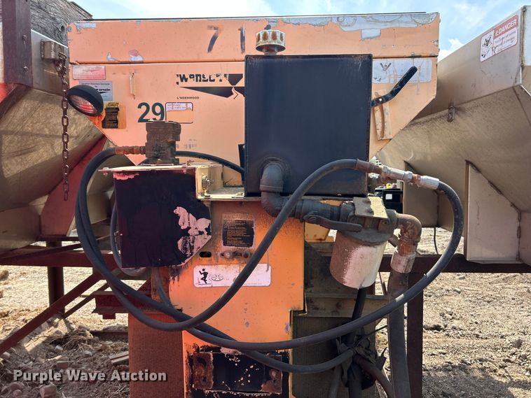 image for item FT6105 (4) salt spreaders