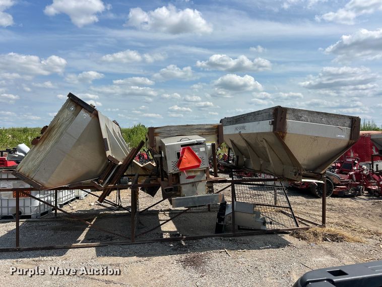 image for item FT6106 (3) salt spreaders