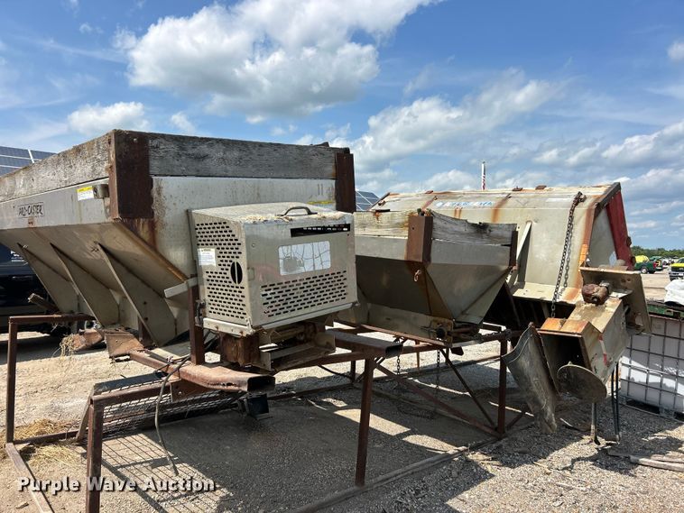 image for item FT6106 (3) salt spreaders