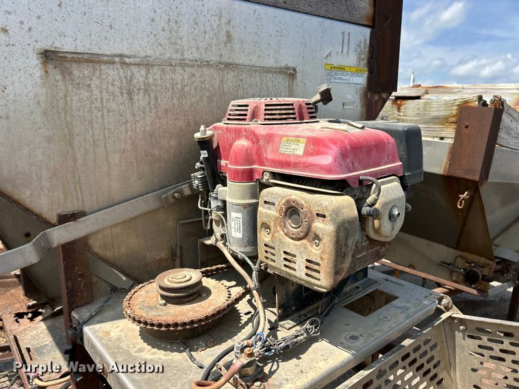 image for item FT6106 (3) salt spreaders