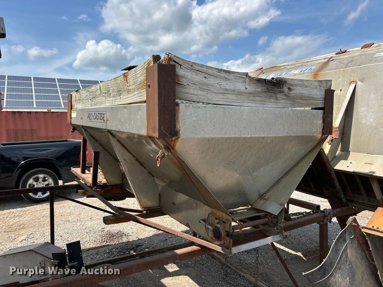 image for item FT6106 (3) salt spreaders