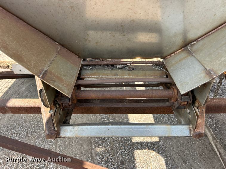 image for item FT6106 (3) salt spreaders
