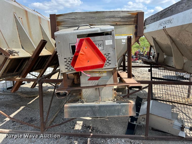 image for item FT6106 (3) salt spreaders