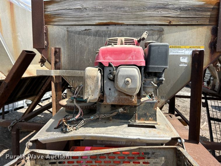 image for item FT6106 (3) salt spreaders
