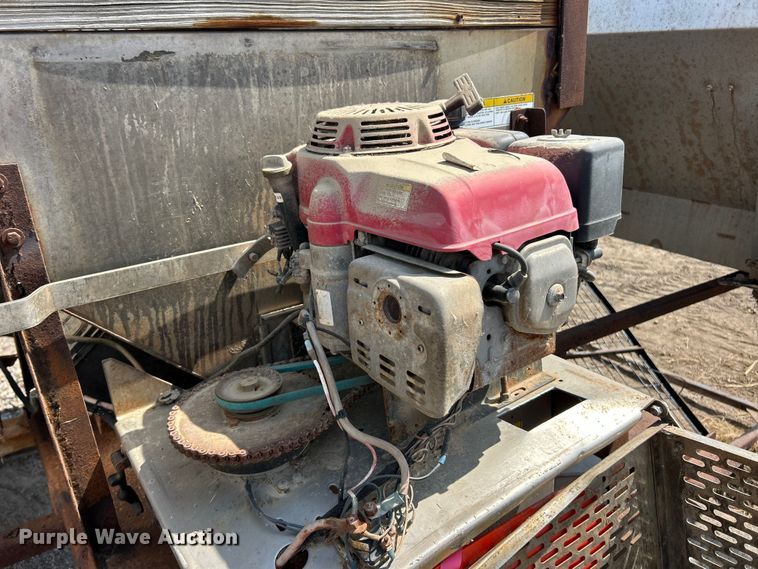 image for item FT6106 (3) salt spreaders