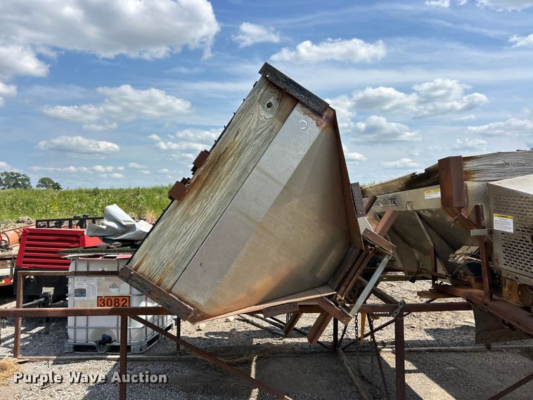 image for item FT6106 (3) salt spreaders