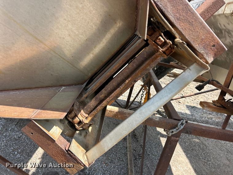 image for item FT6106 (3) salt spreaders