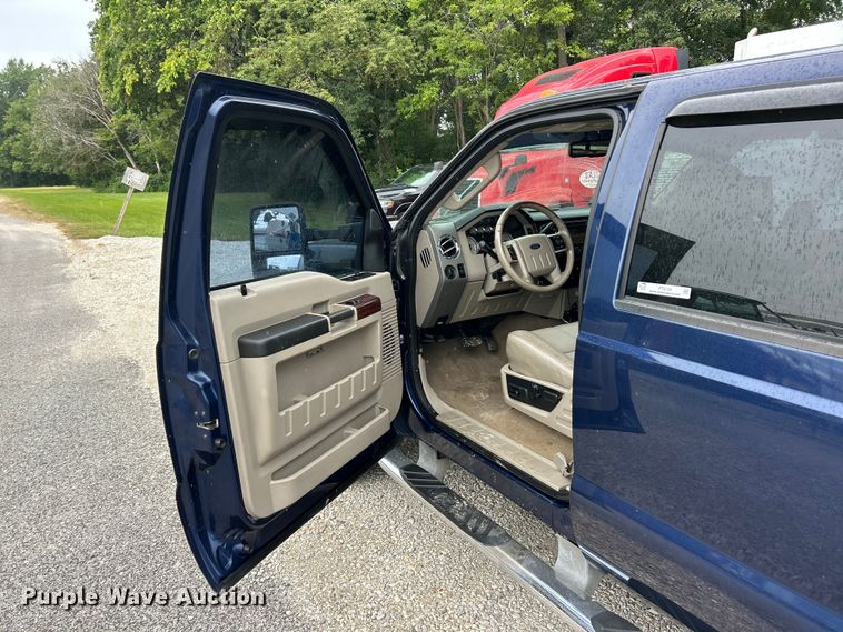 image for item FT6109 2008 Ford F350 Super Duty Lariat Crew Cab pickup truck