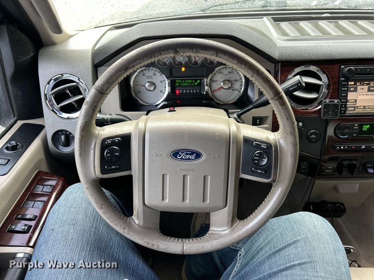 image for item FT6109 2008 Ford F350 Super Duty Lariat Crew Cab pickup truck