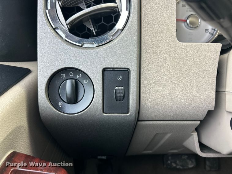 image for item FT6109 2008 Ford F350 Super Duty Lariat Crew Cab pickup truck