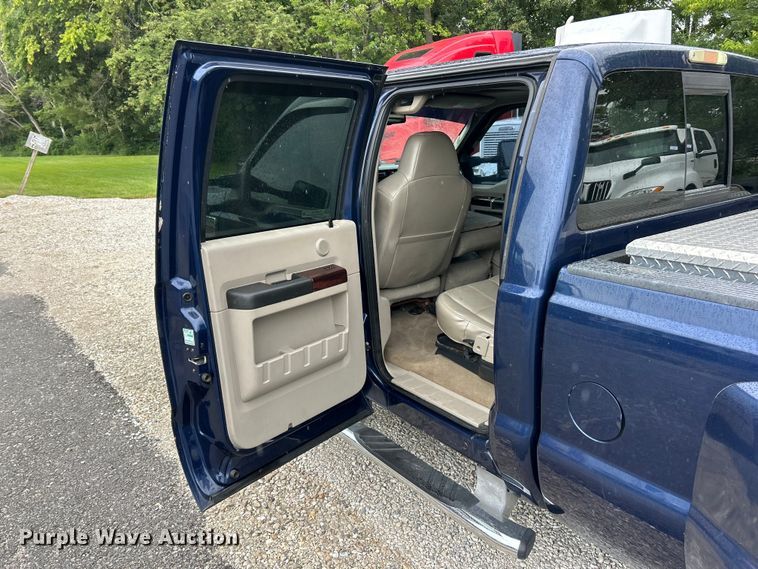 image for item FT6109 2008 Ford F350 Super Duty Lariat Crew Cab pickup truck