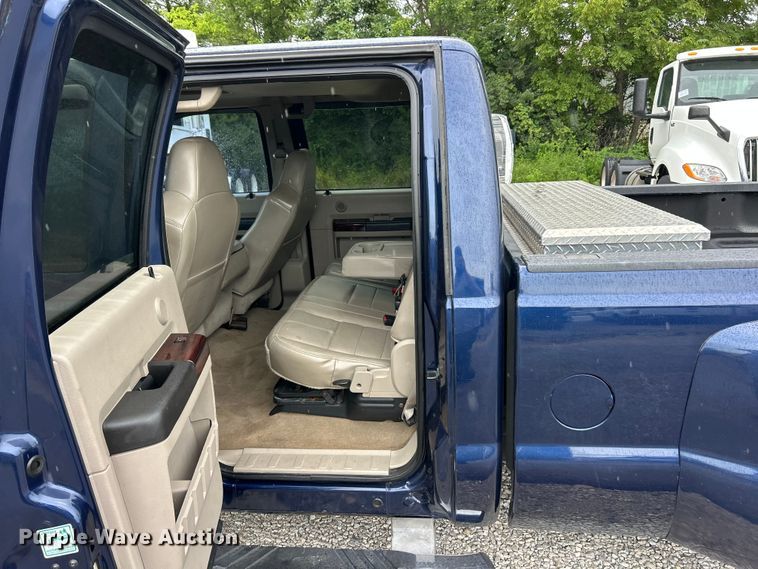 image for item FT6109 2008 Ford F350 Super Duty Lariat Crew Cab pickup truck