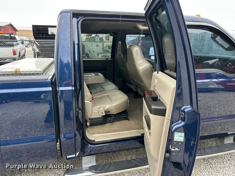 image for item FT6109 2008 Ford F350 Super Duty Lariat Crew Cab pickup truck