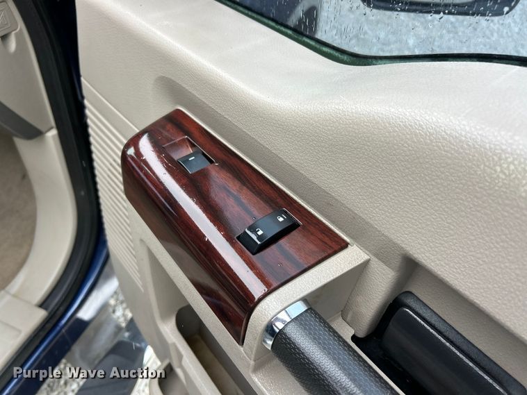 image for item FT6109 2008 Ford F350 Super Duty Lariat Crew Cab pickup truck