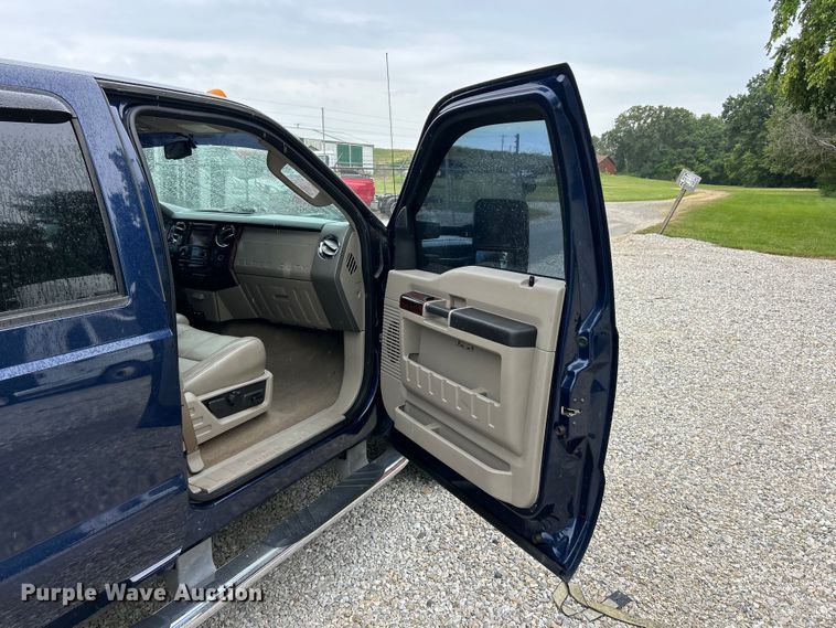 image for item FT6109 2008 Ford F350 Super Duty Lariat Crew Cab pickup truck