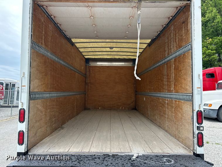 image for item FT6110 2015 Mitsubishi Fuso FE130 box truck