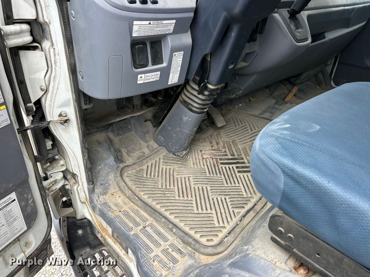 image for item FT6110 2015 Mitsubishi Fuso FE130 box truck