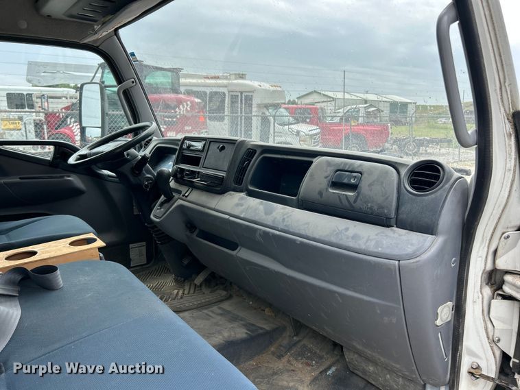 image for item FT6110 2015 Mitsubishi Fuso FE130 box truck