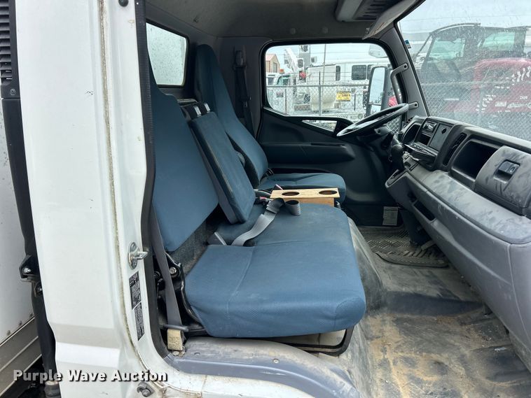 image for item FT6110 2015 Mitsubishi Fuso FE130 box truck
