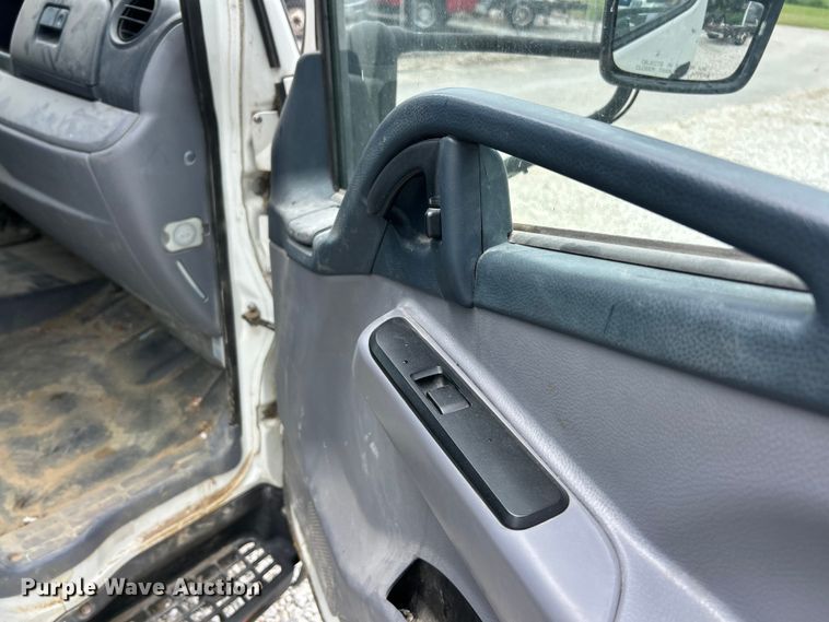 image for item FT6110 2015 Mitsubishi Fuso FE130 box truck
