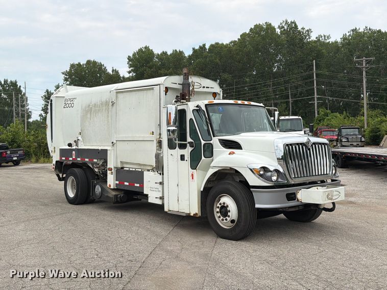 image for item FT6119 2009 International 7400 SBA refuse truck