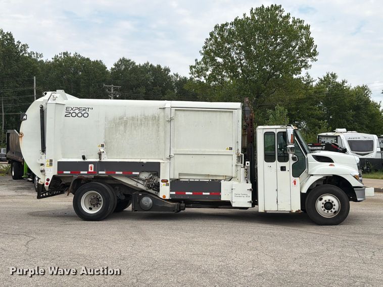 image for item FT6119 2009 International 7400 SBA refuse truck