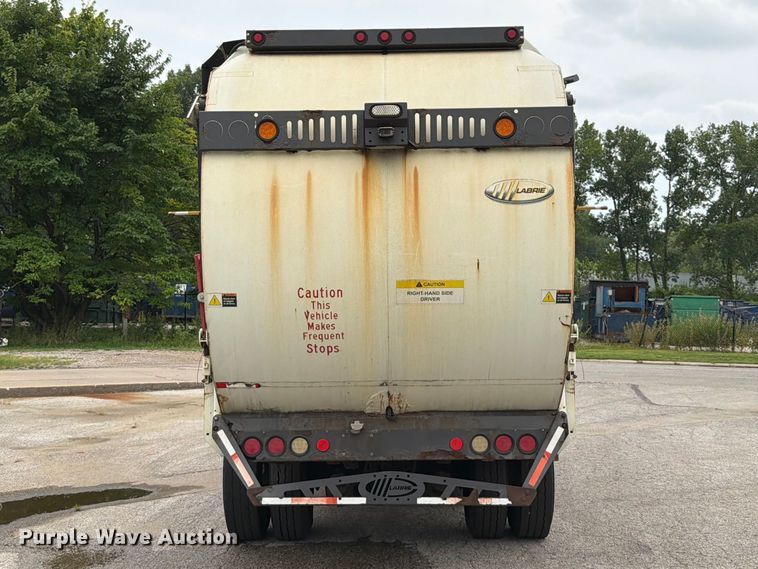 image for item FT6119 2009 International 7400 SBA refuse truck