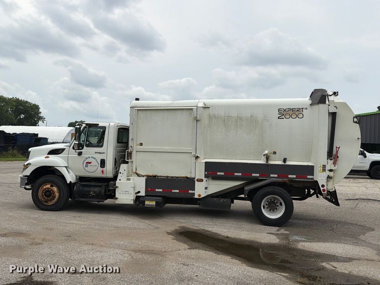 image for item FT6119 2009 International 7400 SBA refuse truck