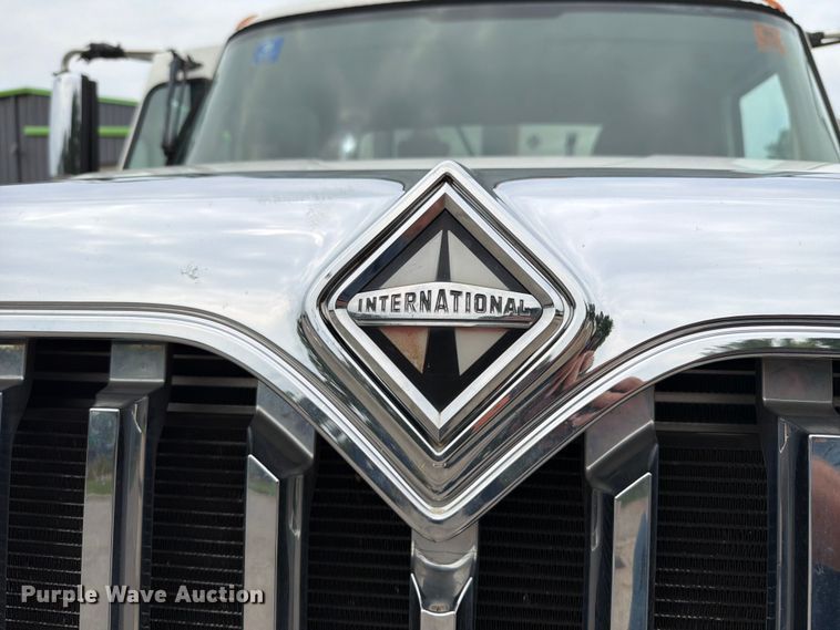 image for item FT6119 2009 International 7400 SBA refuse truck