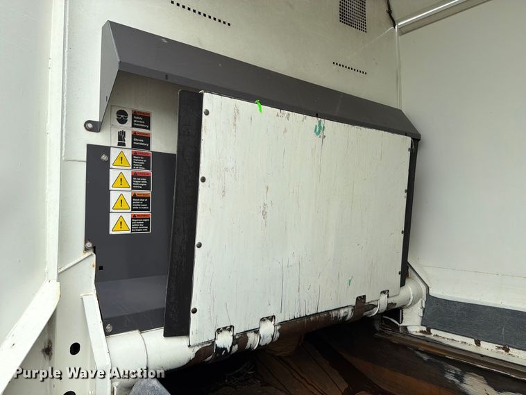 image for item FT6119 2009 International 7400 SBA refuse truck