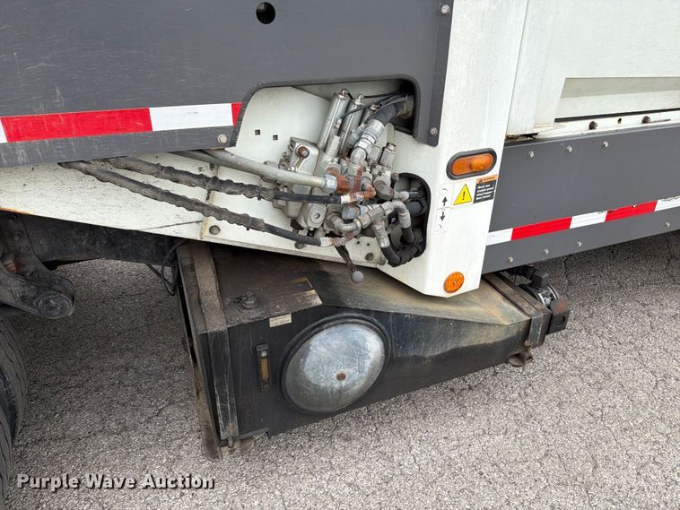 image for item FT6119 2009 International 7400 SBA refuse truck