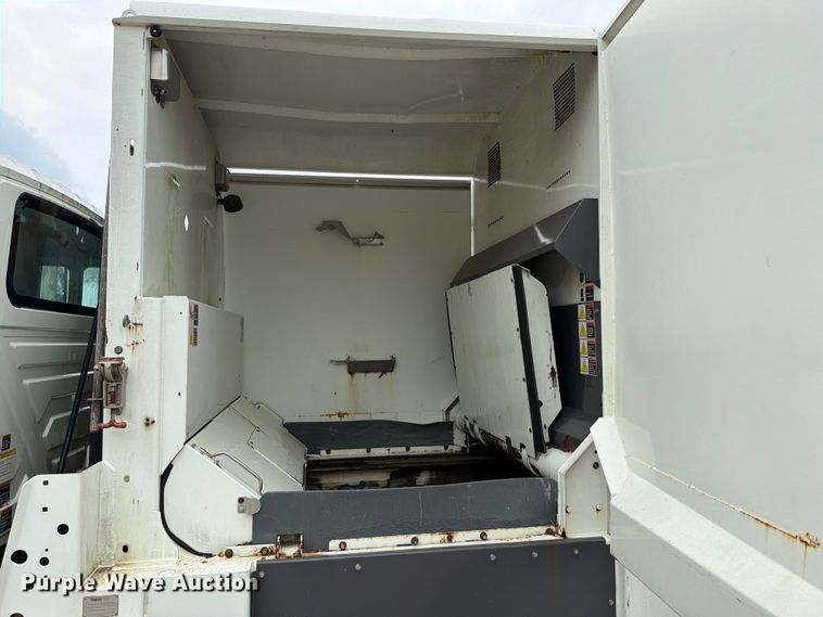 image for item FT6119 2009 International 7400 SBA refuse truck