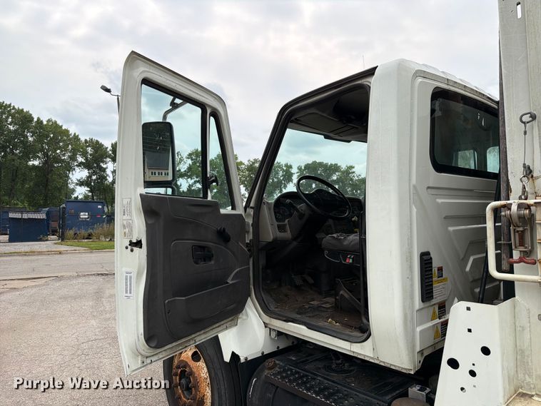 image for item FT6119 2009 International 7400 SBA refuse truck