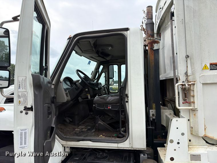 image for item FT6119 2009 International 7400 SBA refuse truck