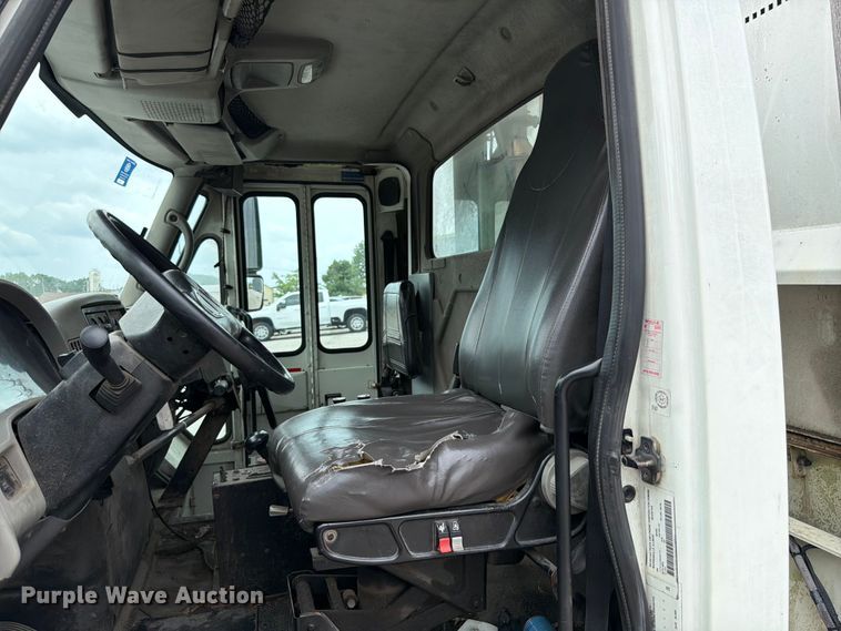 image for item FT6119 2009 International 7400 SBA refuse truck