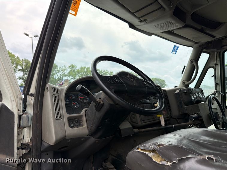 image for item FT6119 2009 International 7400 SBA refuse truck