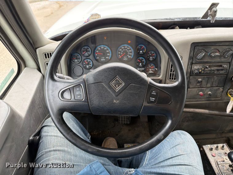 image for item FT6119 2009 International 7400 SBA refuse truck