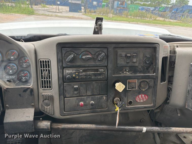 image for item FT6119 2009 International 7400 SBA refuse truck