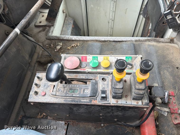 image for item FT6119 2009 International 7400 SBA refuse truck
