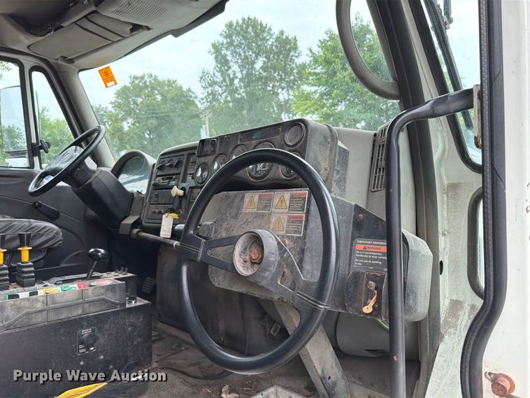 image for item FT6119 2009 International 7400 SBA refuse truck