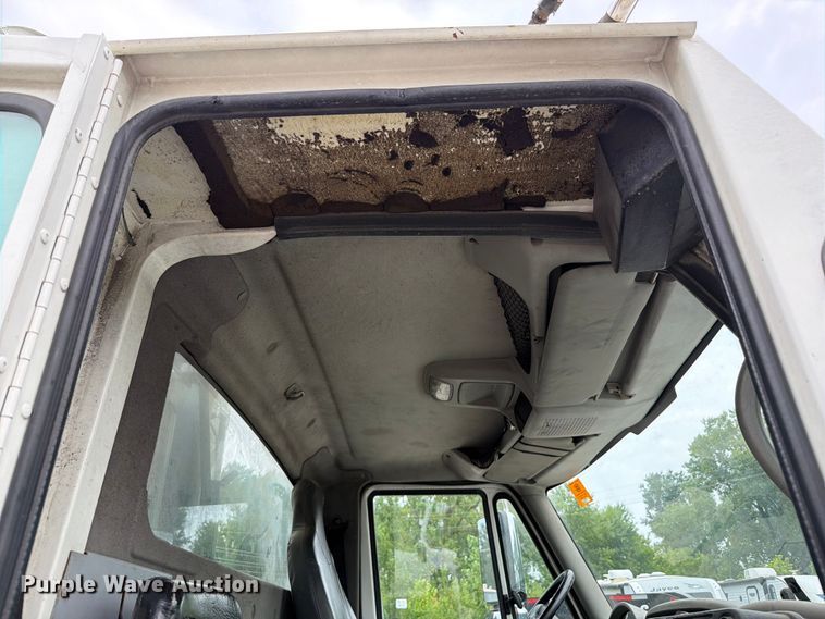 image for item FT6119 2009 International 7400 SBA refuse truck